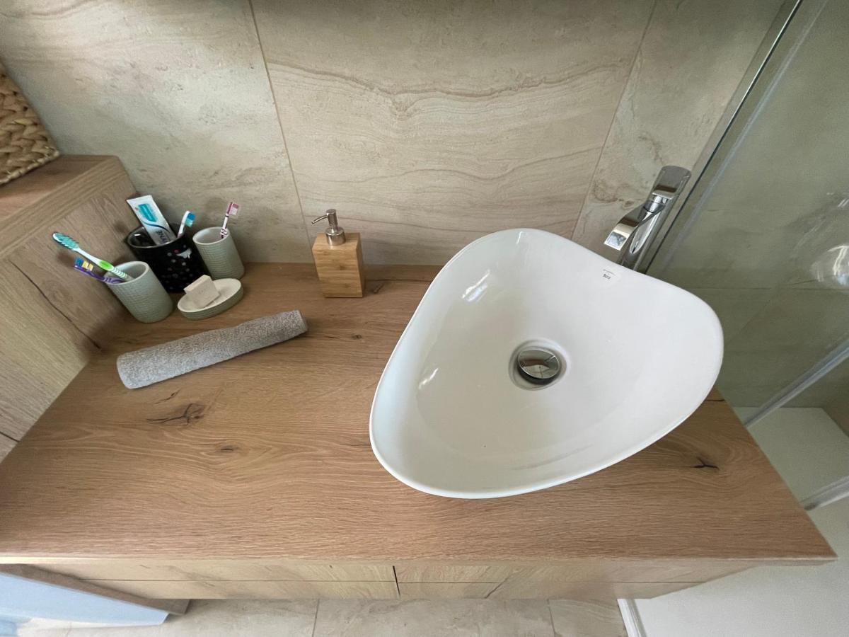 Fenyves Beach Apartman Delux Balatonfenyves Buitenkant foto